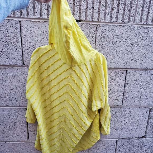 Sundance Contrast Hooded Top. - Picture 7 of 13